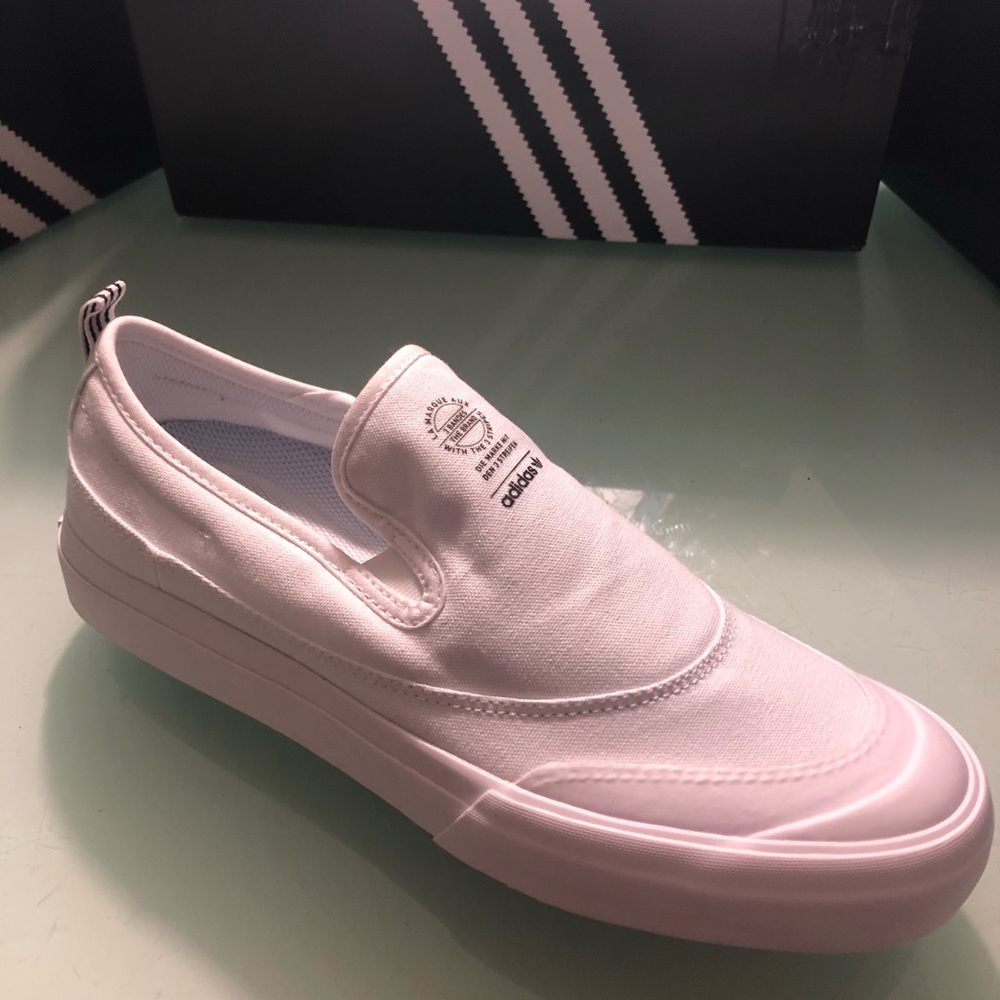 Size 6/9.5/10/10.5 Adidas dark white slip on